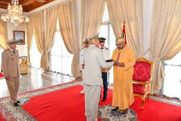 Image du Maroc Professionnelle de  Sa Majesté le Roi Mohammed VI, Chef suprême et Chef d'Etat-Major général des Forces Armées Royales, accompagné de SAR le Prince Héritier Moulay El Hassan et de SAR le Prince Moulay Rachid, reçoit les vœux de la famille des Forces Armées Royales à l'occasion du 20ème anniversaire de la Fête du Trône à Tétouan, le 30 Juillet 2019. (Photo/ SPPR) via Jalilbounhar.com
 